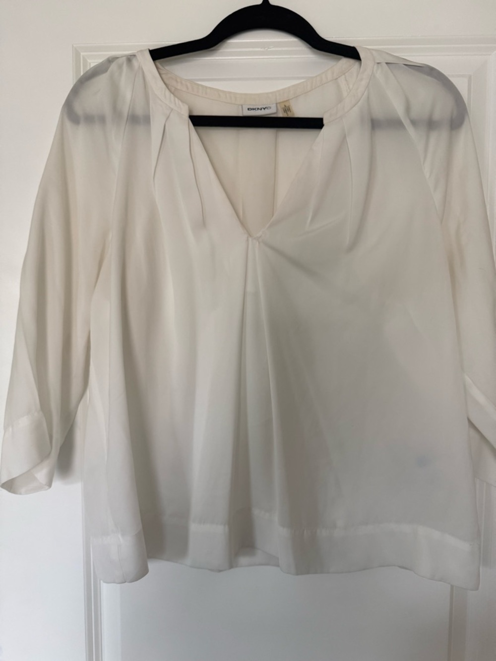 DKNYC Off-White Pullover V-Neck Pleated Blouse